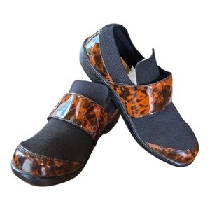 Traq By Allegria Quik Tortise Black Brown Slip On Velcro Strap Shoes 7/37